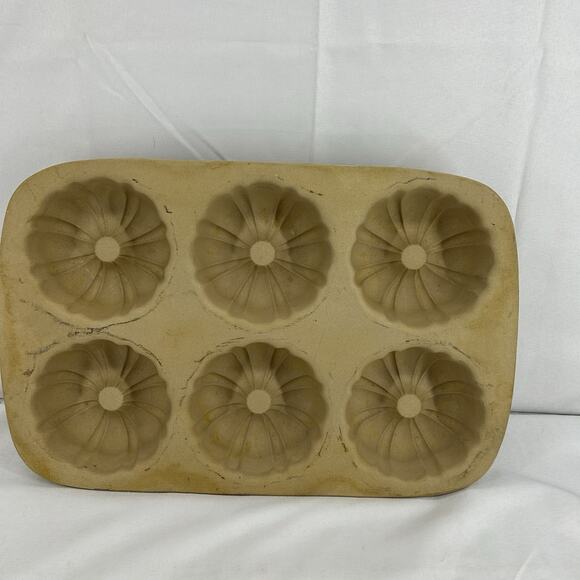 Pampered Chef Stoneware Mini Fluted Bundt Pan Family Heritage Classic - Picture 1 of 10
